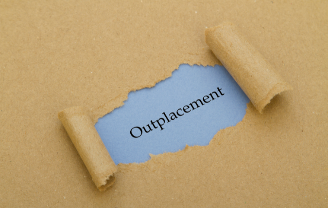 Hoe kan een outplacementtraject een ontslagen medewerker helpen