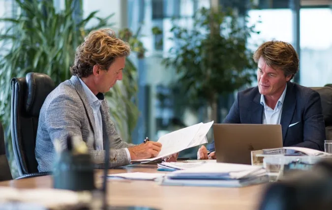 Pensioenpremies voor personeel: zo houd jij als DGA grip op kosten en fiscale voordelen