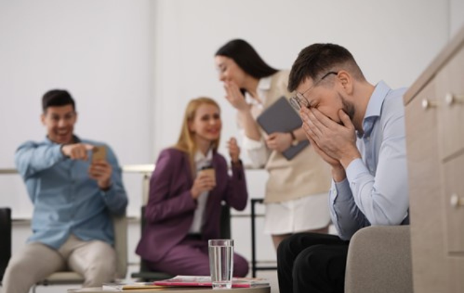 Meldingen van pestgedrag op de werkvloer is fors gestegen