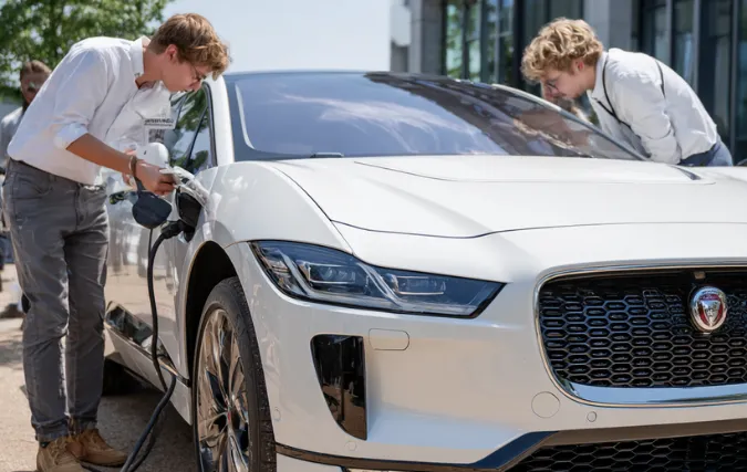 Private lease steeds populairder: slim rijden zonder verrassingen
