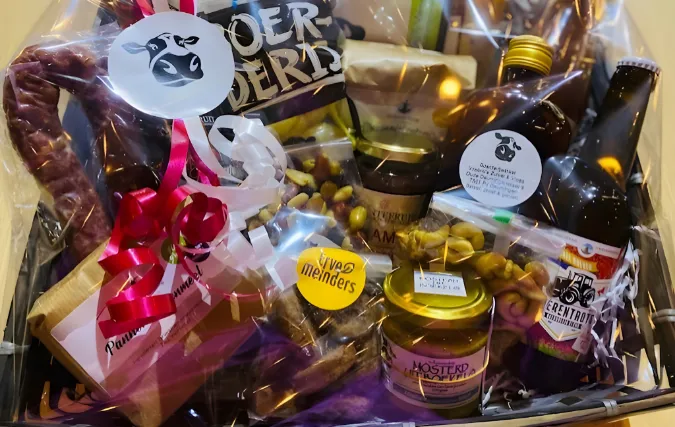 Kies met kerst voor streekproducten: unieke kerst- en relatiegeschenken van de boerderijwinkel uit Twente