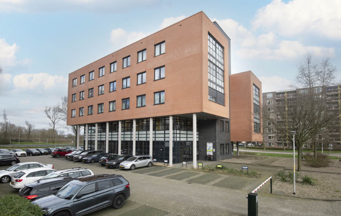 Roelofs verhuist binnen Arnhem naar Kronenburg en pakt wijkvernieuwing aan