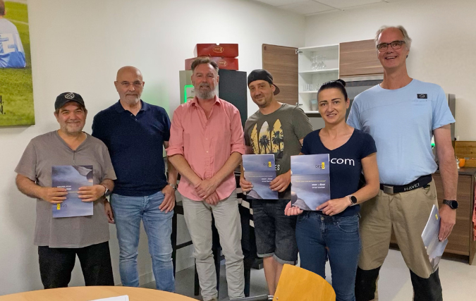 Soci-Com reikt aan zes medewerkers mbo-verklaring uit