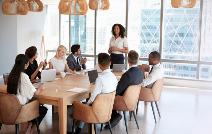 Hoe kan de eettafel een centrale rol spelen in een onderneming?