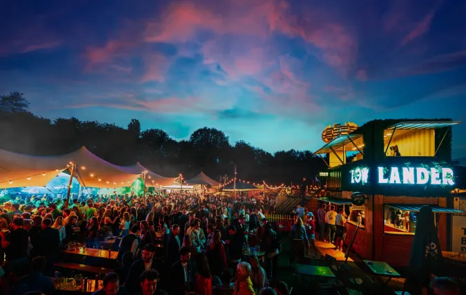 Pop-Up Borrel en TAPT Festival bundelen krachten voor exclusieve bedrijfsfestivals in 2026