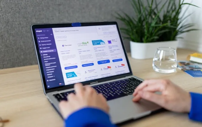 Waarom zelf sleutelen aan je webshop de rem is op je online groei