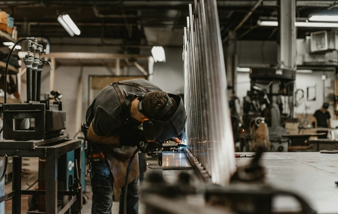 Optimale werkplekinrichting: De kracht van lokale hijsoplossingen